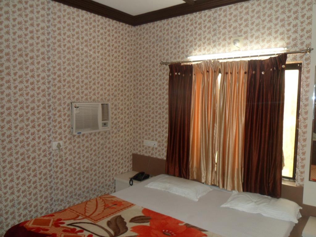 Hotel Raj Palace Dwarka  Exterior photo