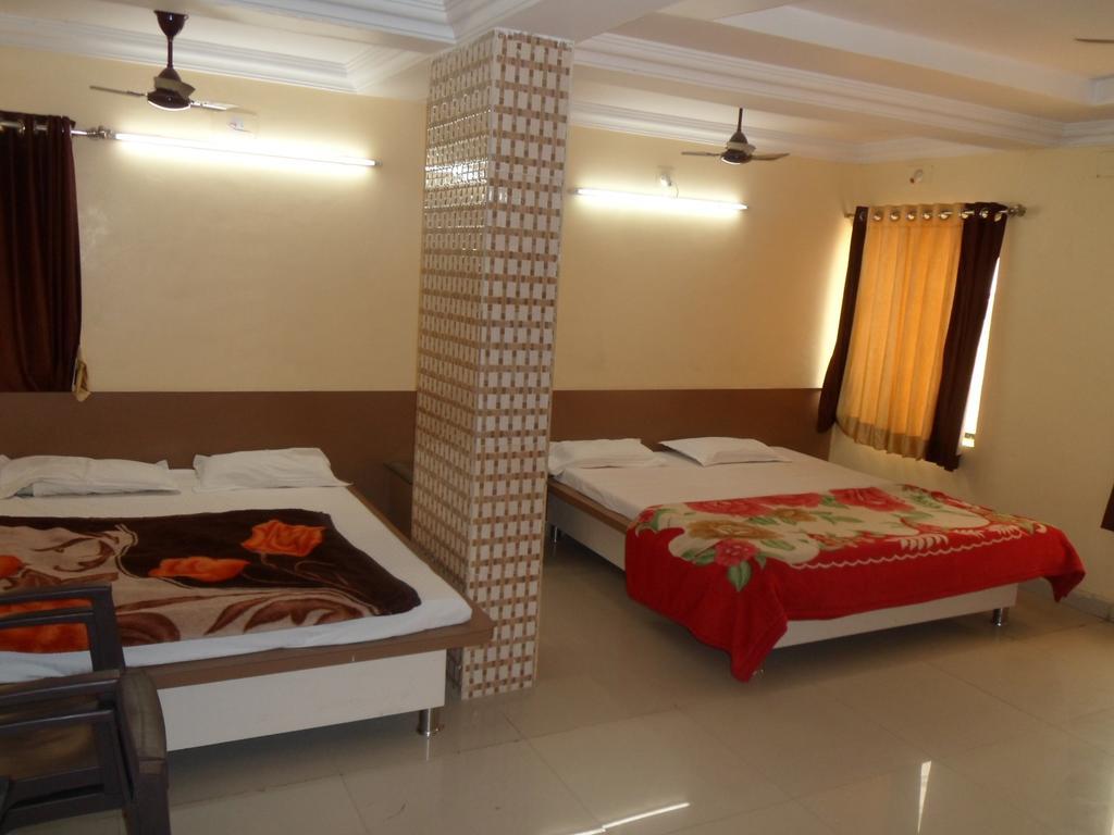 Hotel Raj Palace Dwarka  Room photo
