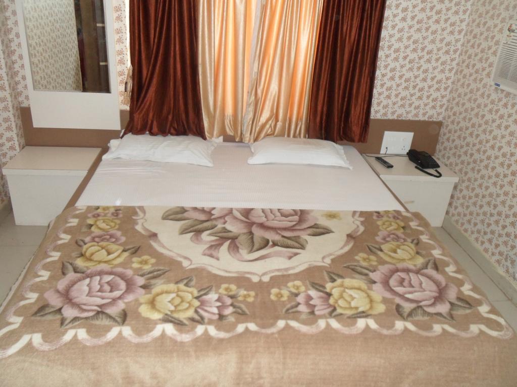Hotel Raj Palace Dwarka  Exterior photo